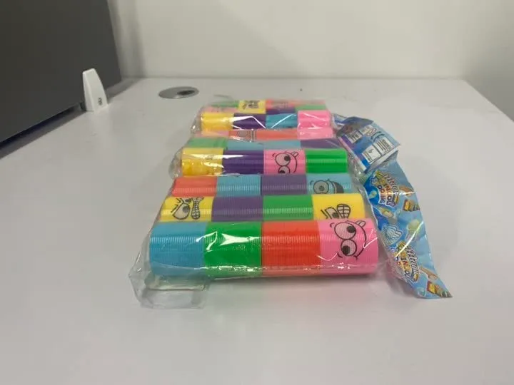 MOOING 36Pezzi Mini Smiley Spring,Molle Giocattolo per Bambini,Mini Molle Magiche,Rainbow Spirali Regalo,Giocattoli a Molla Arcobaleno per Festa Riempitivi Diverti,Verde,6 colori in totale（31*19*3.8）