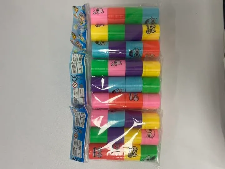 MOOING 36Pezzi Mini Smiley Spring,Molle Giocattolo per Bambini,Mini Molle Magiche,Rainbow Spirali Regalo,Giocattoli a Molla Arcobaleno per Festa Riempitivi Diverti,Verde,6 colori in totale（31*19*3.8）