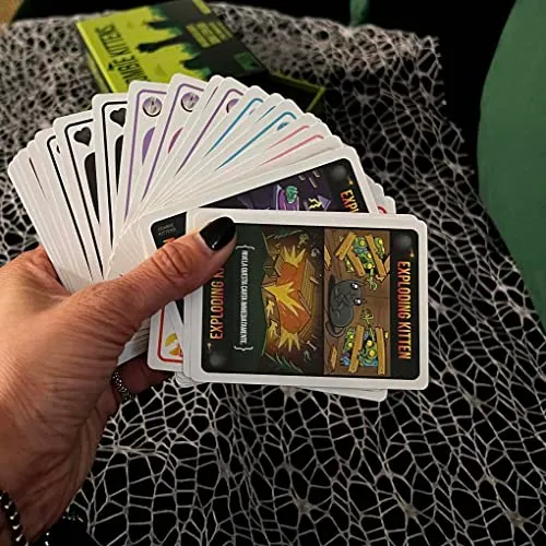 Asmodee - Zombie Kittens - Gioco di Carte, Party Game, 2-5 Giocatori, 7+ Anni, Edizione in Italiano