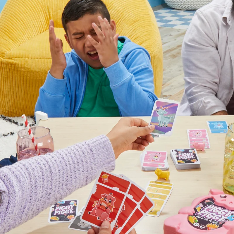 Piggy Piggy, gioco di carte, divertente e veloce gioco per famiglie, bambini, ragazzi e adulti, dai 7 anni in su, da 2 a 6 giocatori