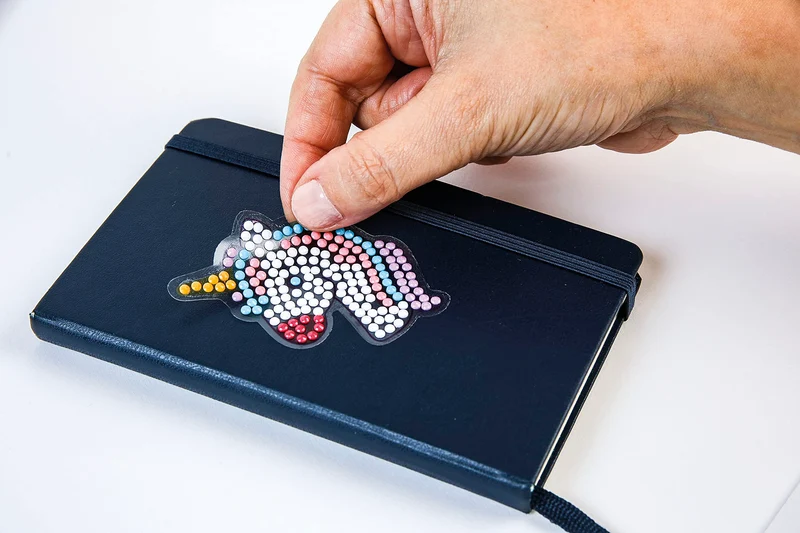 Clementoni Idea - Sparkly Creations Game Icons, Diamond Art, Gioco Creativo per Bambini 7+ Anni, Kit Arte e Laboratorio Gemme, Stickers a Tema Gaming, 18746