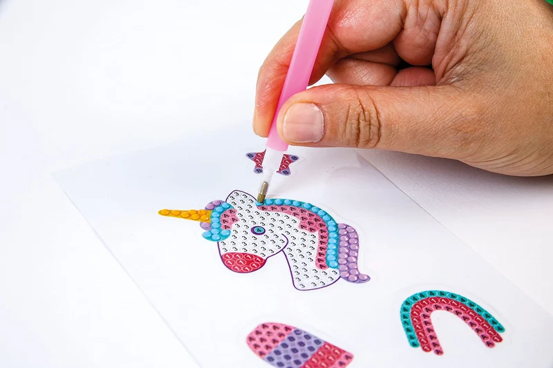 Clementoni Idea - Sparkly Creations Game Icons, Diamond Art, Gioco Creativo per Bambini 7+ Anni, Kit Arte e Laboratorio Gemme, Stickers a Tema Gaming, 18746