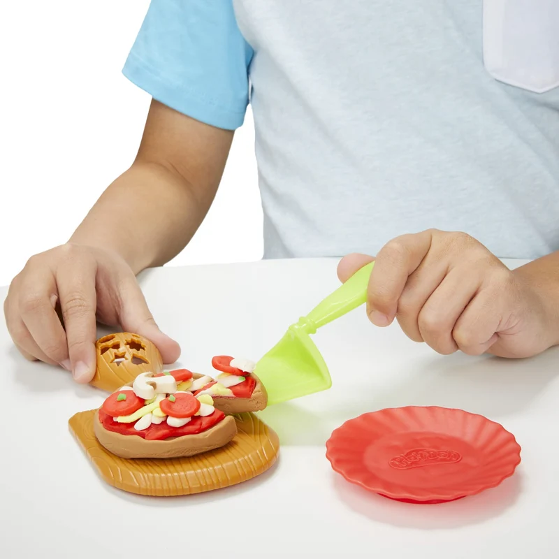 Play-Doh Kitchen Creations - La Pizzeria, playset con 6 vasetti di Pasta modellabile e 8 Accessori