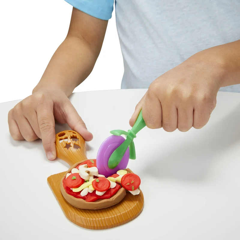 Play-Doh Kitchen Creations - La Pizzeria, playset con 6 vasetti di Pasta modellabile e 8 Accessori
