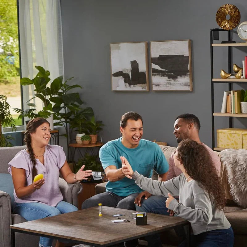 Hasbro Taboo classico, gioco di società con parole da indovinare per adulti e adolescenti, gioco da tavolo per 4 o più giocatori dai 13 anni in su