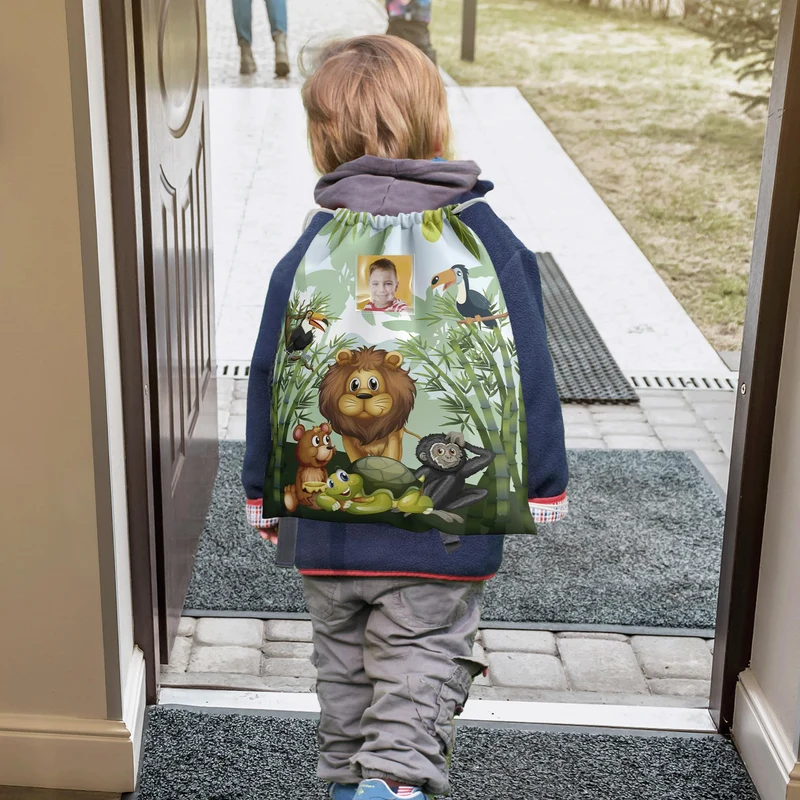 KAÏDENSÏ Sacca Asilo con Nome Personalizzata Giungla - Zainetto Asilo Nido 32x40 cm con Tasca Interna 20x10 cm - Zaino Asilo Bambino Originale per Bambini Piccoli