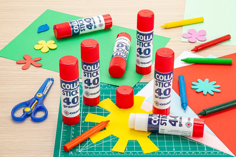 Osama - Colla Stick Extra Forte, Box da 10 Pezzi, 40 gr - Set Colle Stick Ideale per Cancelleria Scuola, Ufficio e Università - Scorrevole, Resistente e Adatta ai Bambini, Formula Classica