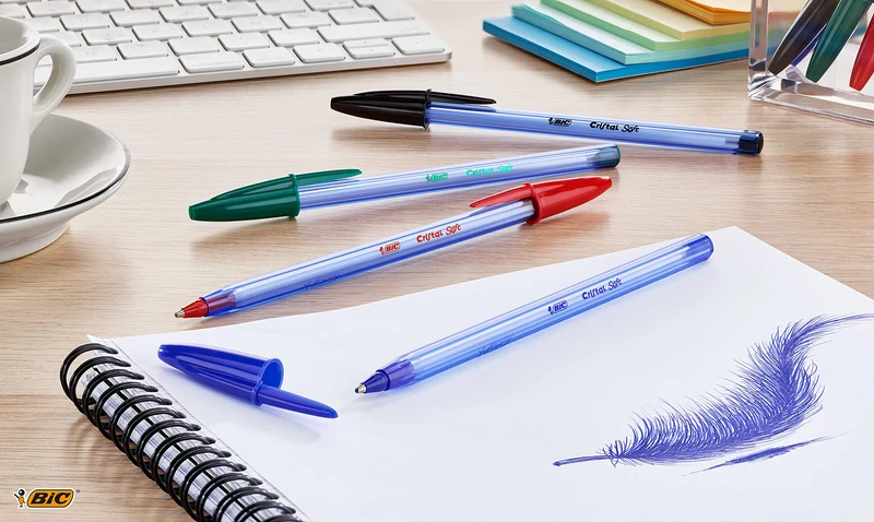BIC Cristal Soft, Penne Blu a Sfera, Fornitura per Cancelleria Scuola, Punta Media (1.2mm), Confezione 10 Unità