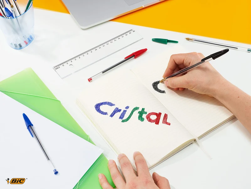 BIC Cristal Original, Penne Nere a Sfera, Punta Media (1.00 mm), Confezione 50 Penne Economiche, Cancelleria Scuola e Ufficio