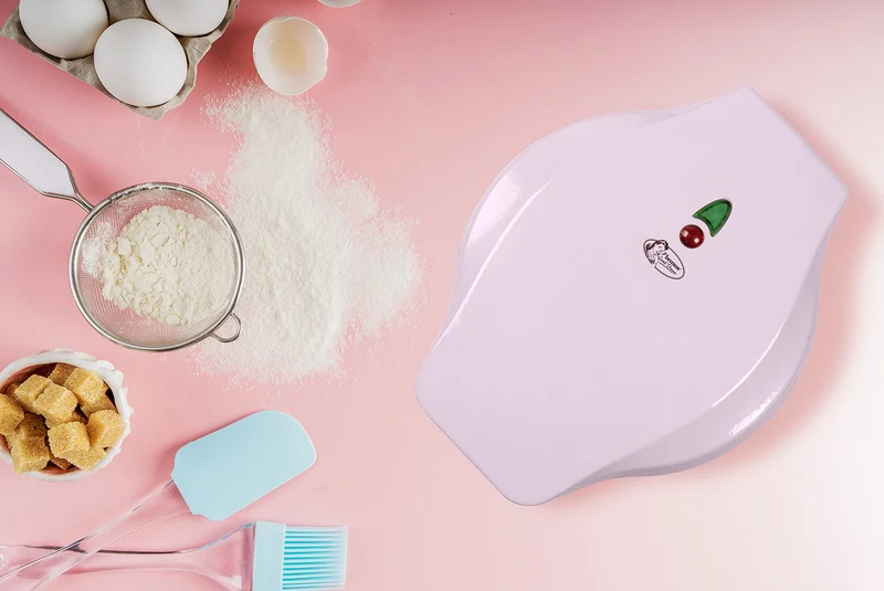 Bestron Waffle Maker, Piastra per waffel mini Ø10 cm, piccola macchina per waffel con rivestimento antiaderente, per compleanni di bambini, feste di famiglia, Pasqua o Natale, 550 watt, colore: rosa