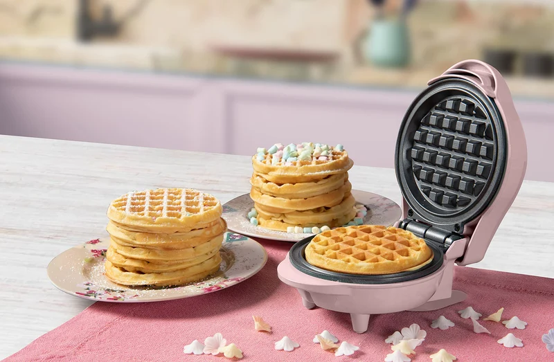Bestron Waffle Maker, Piastra per waffel mini Ø10 cm, piccola macchina per waffel con rivestimento antiaderente, per compleanni di bambini, feste di famiglia, Pasqua o Natale, 550 watt, colore: rosa