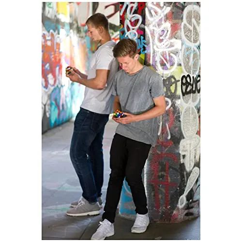 Rubik's, Spin Master, Il Cubo Classico 3X3, L'Originale, per Bambini dagli 8+, Rompicapo Professionale a cobinazione di Colori, Problem-Solving