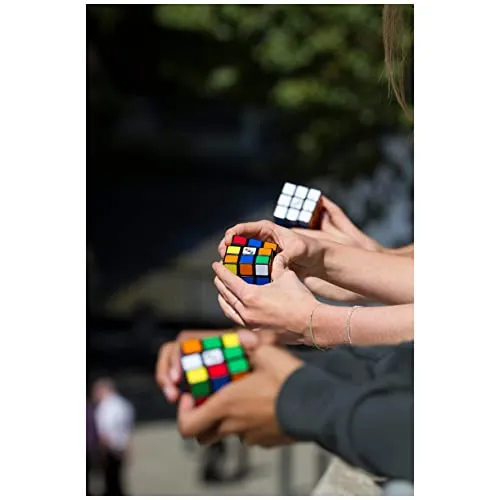 Rubik's, Spin Master, Il Cubo Classico 3X3, L'Originale, per Bambini dagli 8+, Rompicapo Professionale a cobinazione di Colori, Problem-Solving