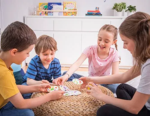 Asmodee - Dobble - Divertente Gioco da Tavolo per Tutta la Famiglia, 2-8 Giocatori, 6+ Anni, Edizione in Italiano
