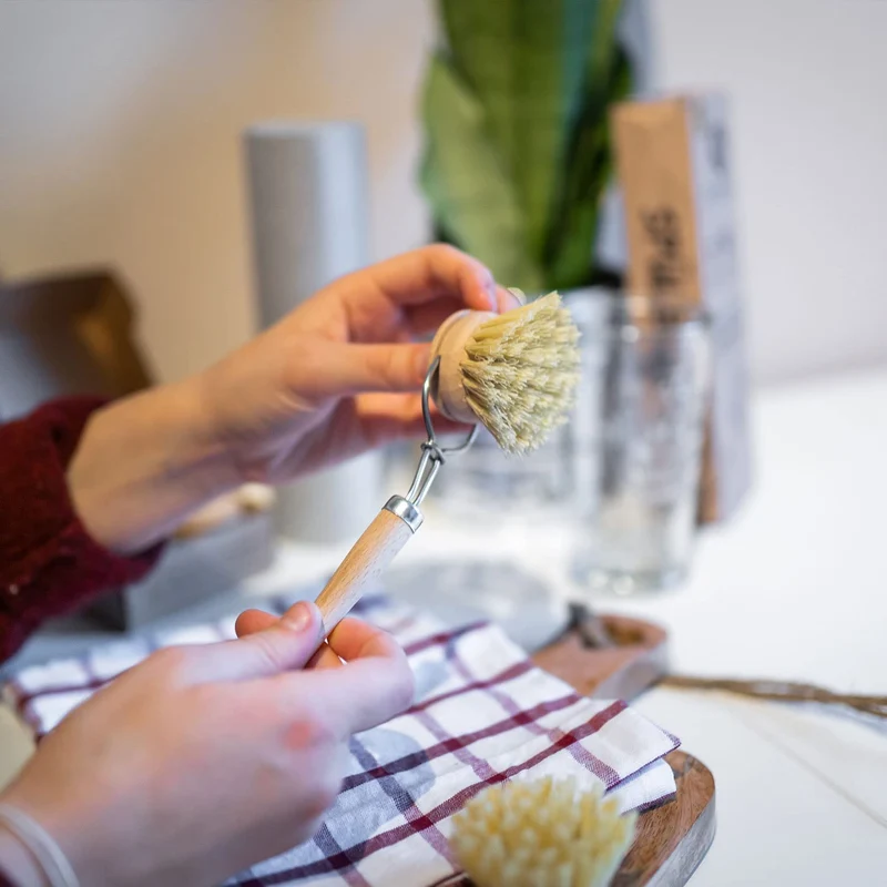 Chinchilla® Sink Brush in legno di faggio | spazzola da cucina sostenibile con setole in fibra naturale | incl. tre teste intercambiabili | senza plastica e resistente