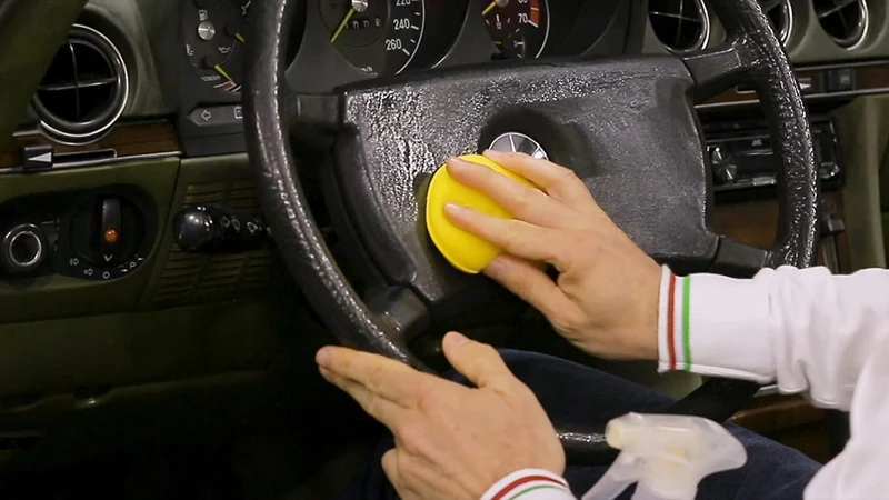 Ma-Fra, Trattamento 3in1 Plastiche, Pulisce, Ravviva e Protegge le Parti Interne dell'Auto, Creando una Barriera Anti Raggi UV, Formato 500ml