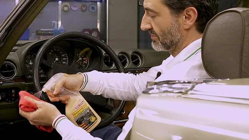 Ma-Fra, Trattamento 3in1 Plastiche, Pulisce, Ravviva e Protegge le Parti Interne dell'Auto, Creando una Barriera Anti Raggi UV, Formato 500ml