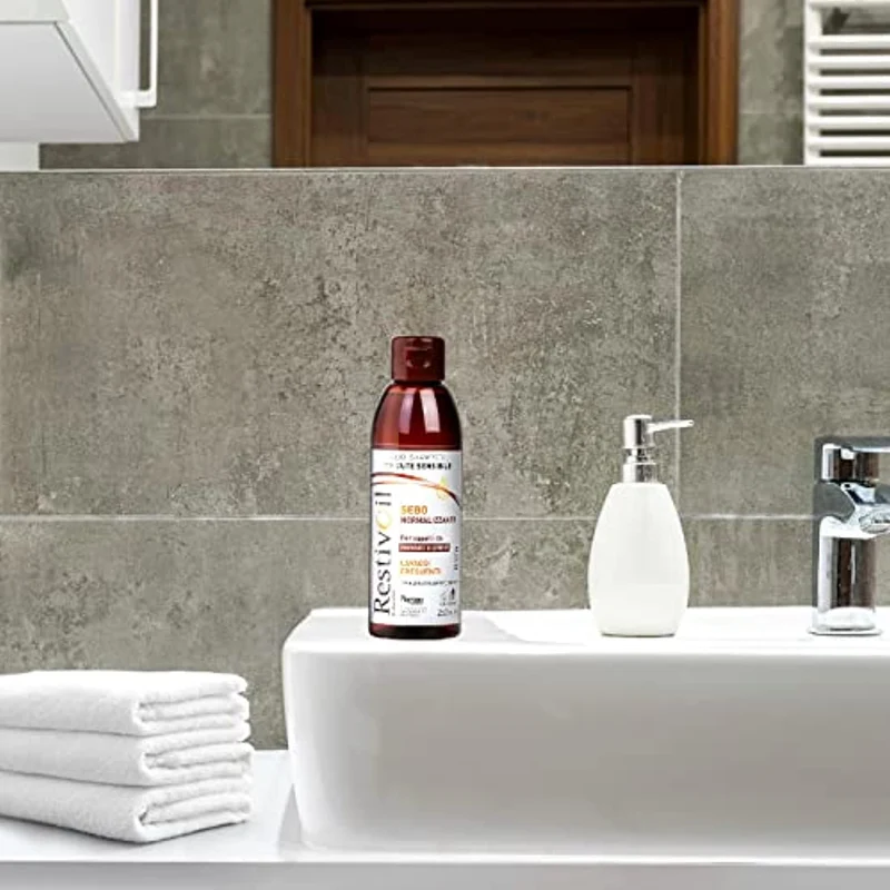 Restivoil Fisiologico Sebonormalizzante Olio-Shampoo per Cute Sensibile e per Capelli Normali e Grassi, Senza Agenti Schiumogeni e Aggressivi - 250 ml