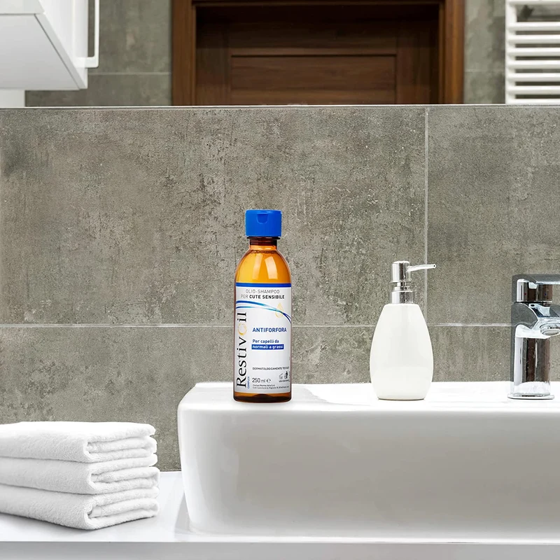RestivOil Complex Shampoo Antiforfora per Capelli da Normali a Grassi, Olio Fisiologico con Azione Antiseborroica e Anti Prurito, 250 ml