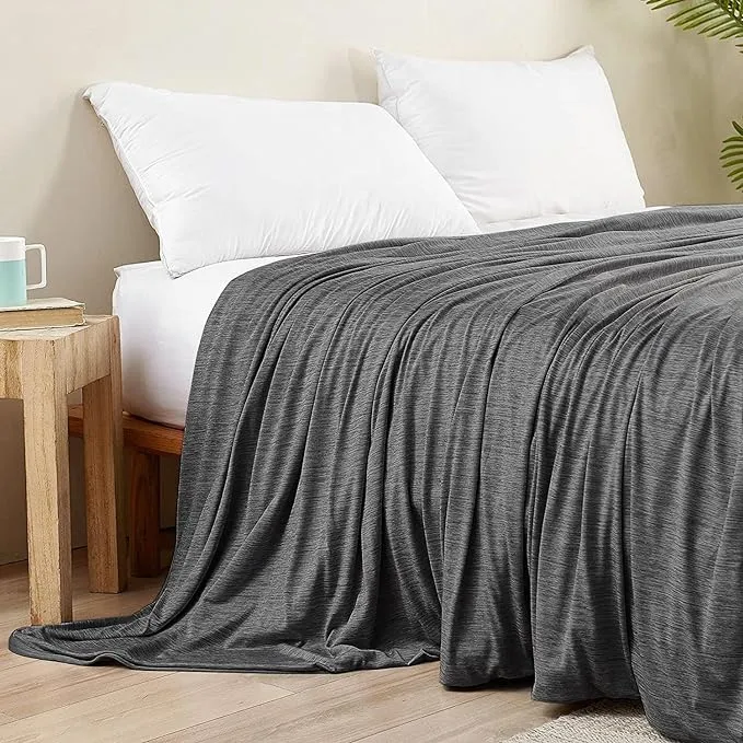 Revolutionary Cooling Blanket ＆Pillowcase Bundle