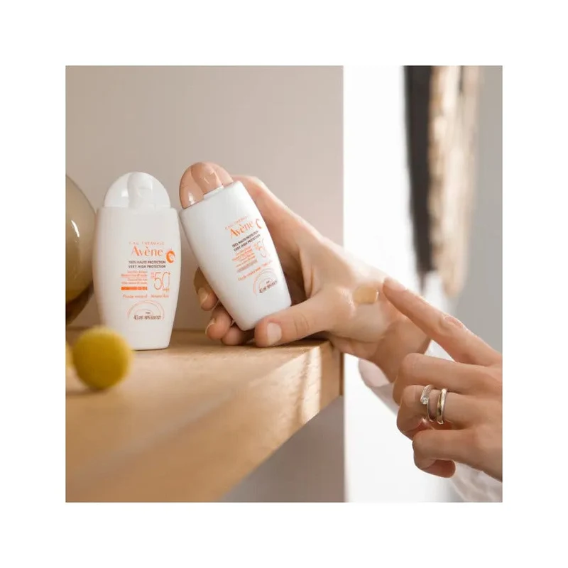 Eau Thermale Avene Solare Fluido Minerale Viso Colorato 40ml SPF50+