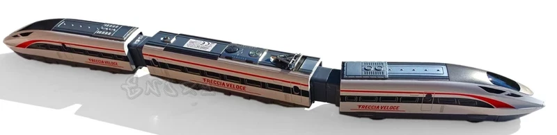 Pista elettrica a batteria pista del treno merci con vagoni