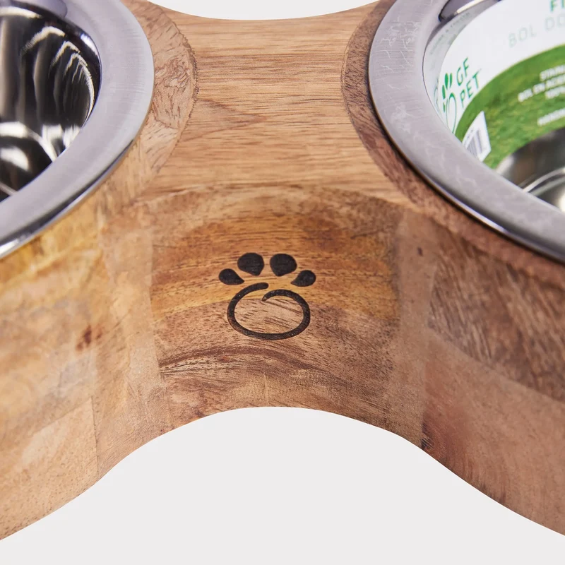 Figure-8 Pet Feeder