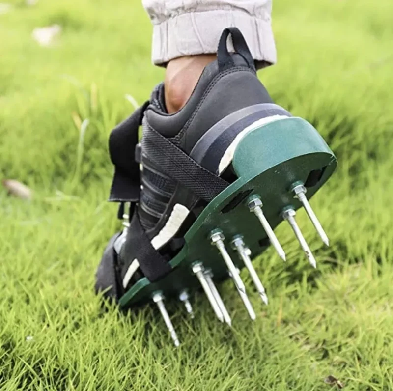 Aeratore scarificatore arieggiatore scarpe chiodate per prato giardino