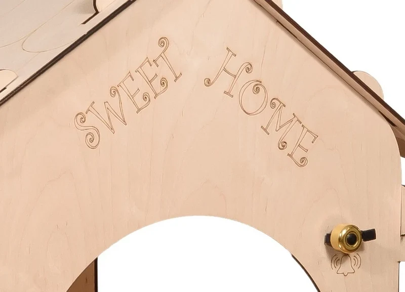 Casa in legno con lavagna magnetica "sweet home"