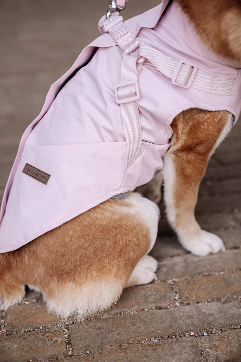 Imperméable avec harnais intégré