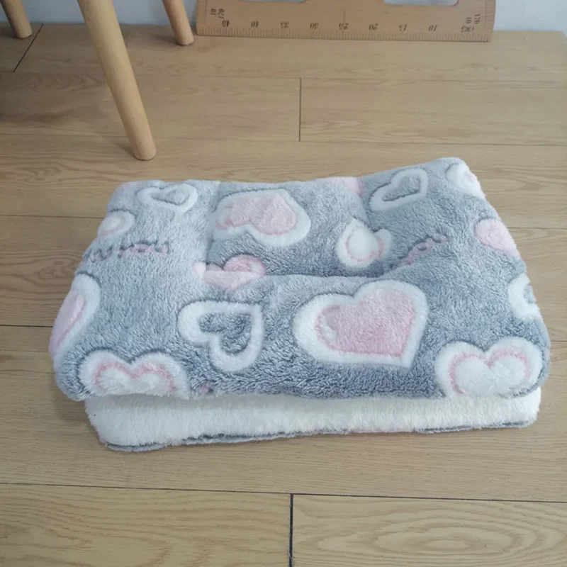Fleece Dog Blanket Machine Washable Pet Bed Mat Soft and Warm Cat & Dog Cage Sleep Mat for Kennel Crate Cushion for Large Dogs
