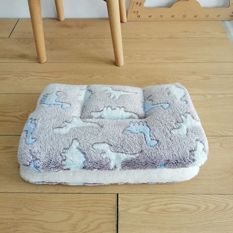Fleece Dog Blanket Machine Washable Pet Bed Mat Soft and Warm Cat & Dog Cage Sleep Mat for Kennel Crate Cushion for Large Dogs