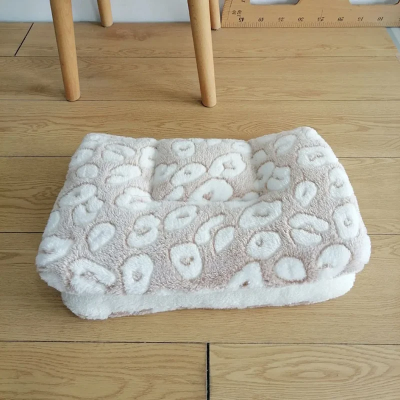 Fleece Dog Blanket Machine Washable Pet Bed Mat Soft and Warm Cat & Dog Cage Sleep Mat for Kennel Crate Cushion for Large Dogs