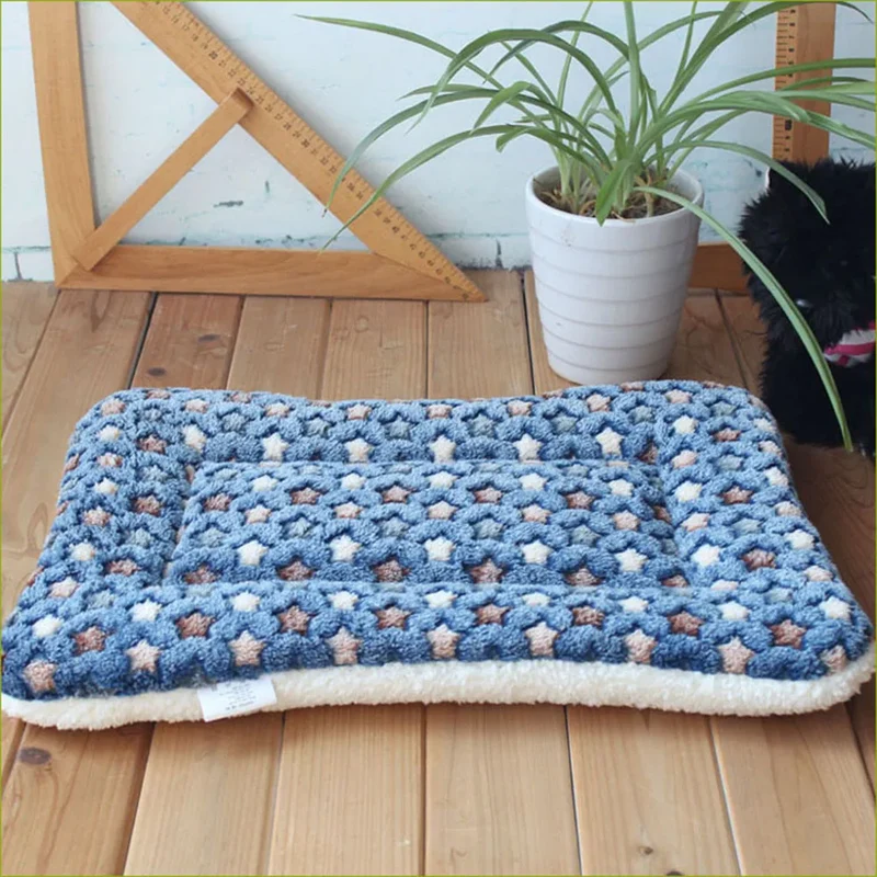 Fleece Dog Blanket Machine Washable Pet Bed Mat Soft and Warm Cat & Dog Cage Sleep Mat for Kennel Crate Cushion for Large Dogs