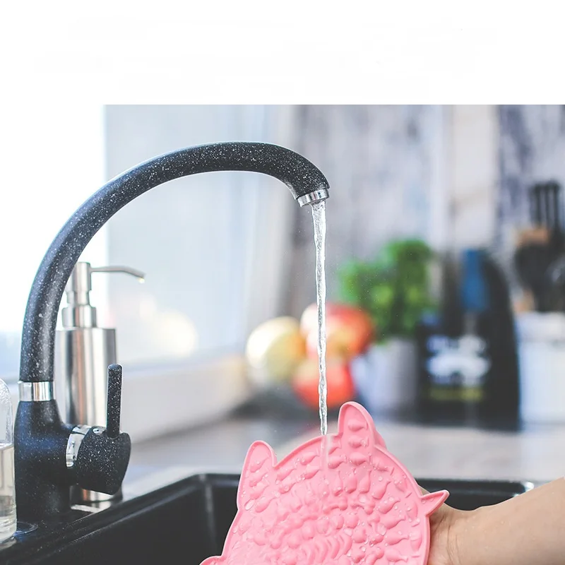 Silicone Dog Lick Mat for Dogs Pet Slow Food Plate Dog Bathing Distraction Pet Sucker Food Training Pet Feeder Supplies