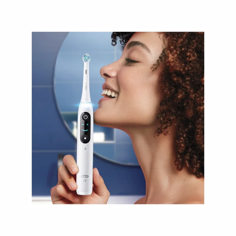Oral-B Spazzolino Elettrico Ricaricabile iO 9S Bianco, 2 Testine, 1 Custodia Da Viaggio Ricaricabile, 1 Spazzolino