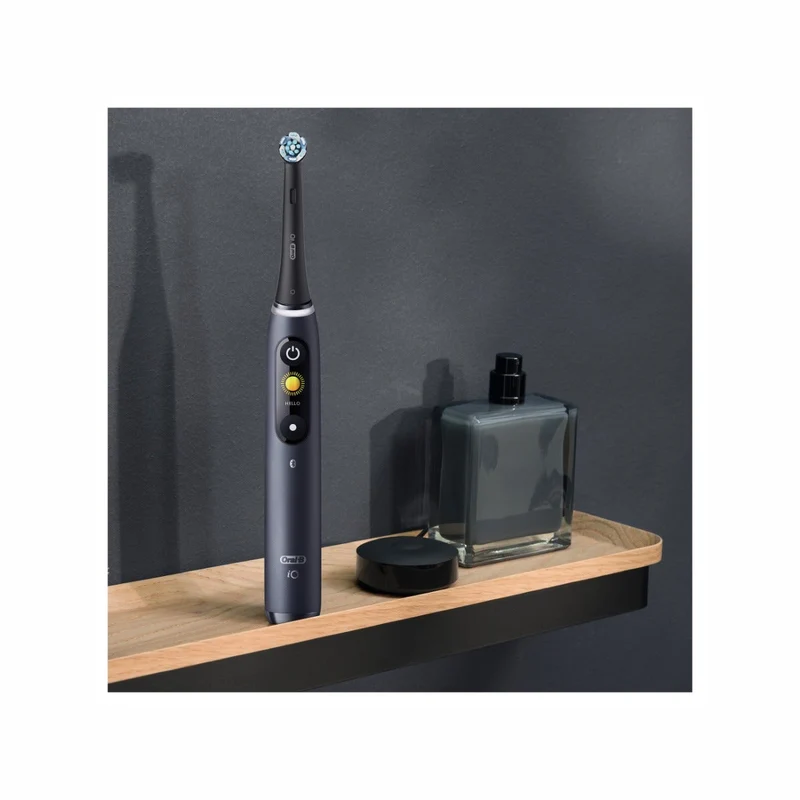 Oral-B Spazzolino Elettrico Ricaricabile iO 8S Nero, 2 Testine, 1 Custodia Da Viaggio, 1 Spazzolino